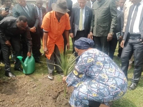 Journée Mondiale de l’Environnement, RDC : Eve Bazaïba lance les travaux d'aménagement des espaces verts naturels de la Baie de Ngaliema